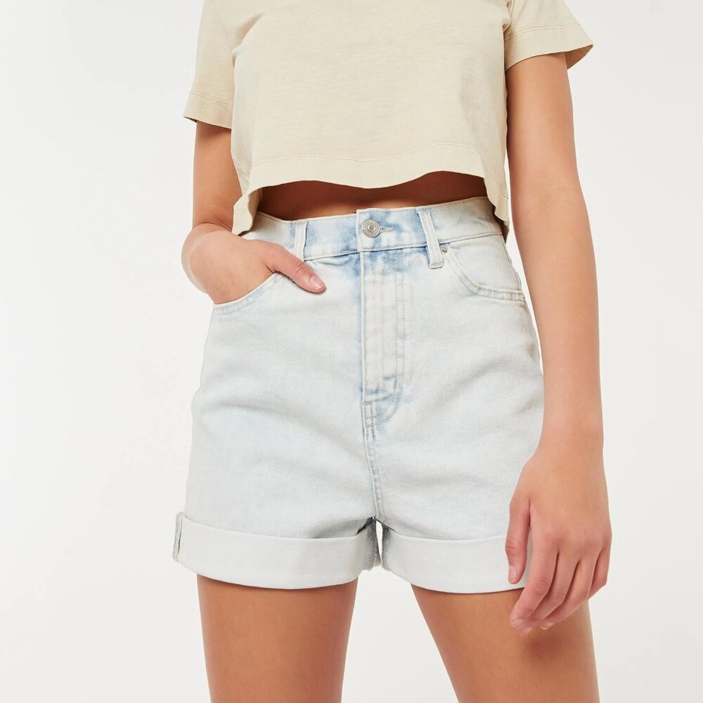 NEARLY NEW High Rise Jean Mom Rolled Stretch waist Bleach distressed Shorts Sz M